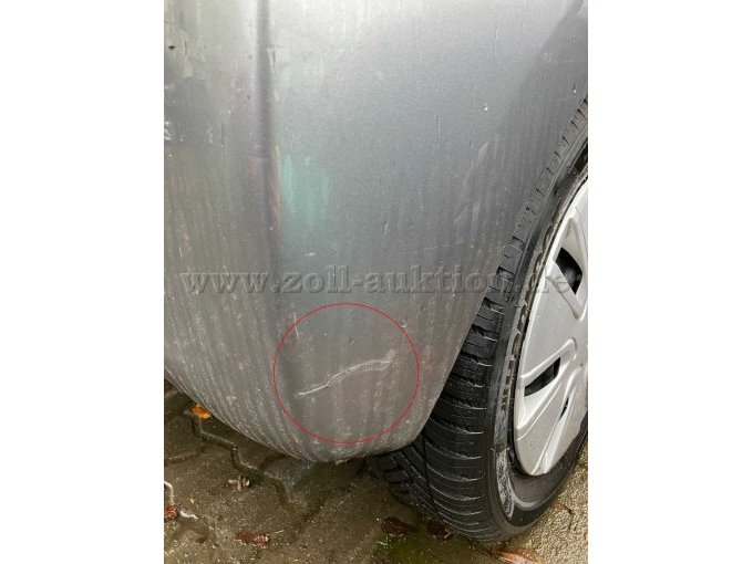 Beschädigung Stoßstange hinten rechts