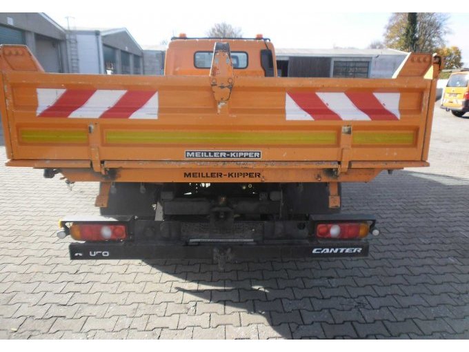 Mitsubishi Transporter Rückansicht