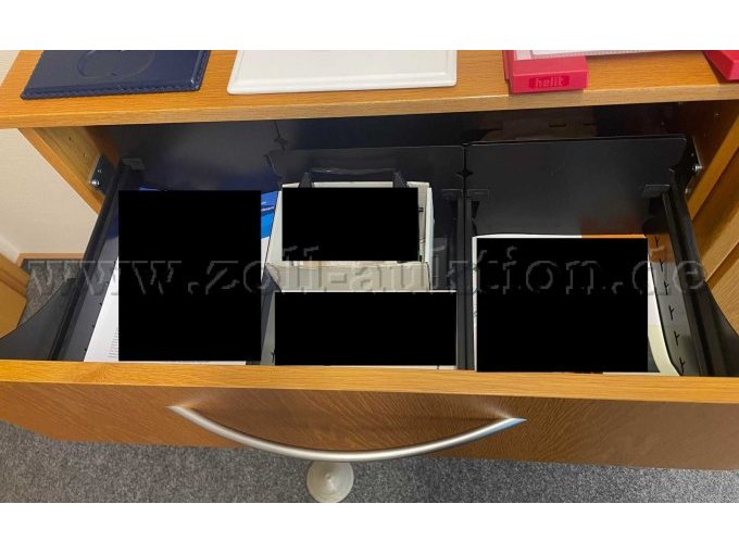 Mittelgroßer Holzschrank (Maßanfertigung)