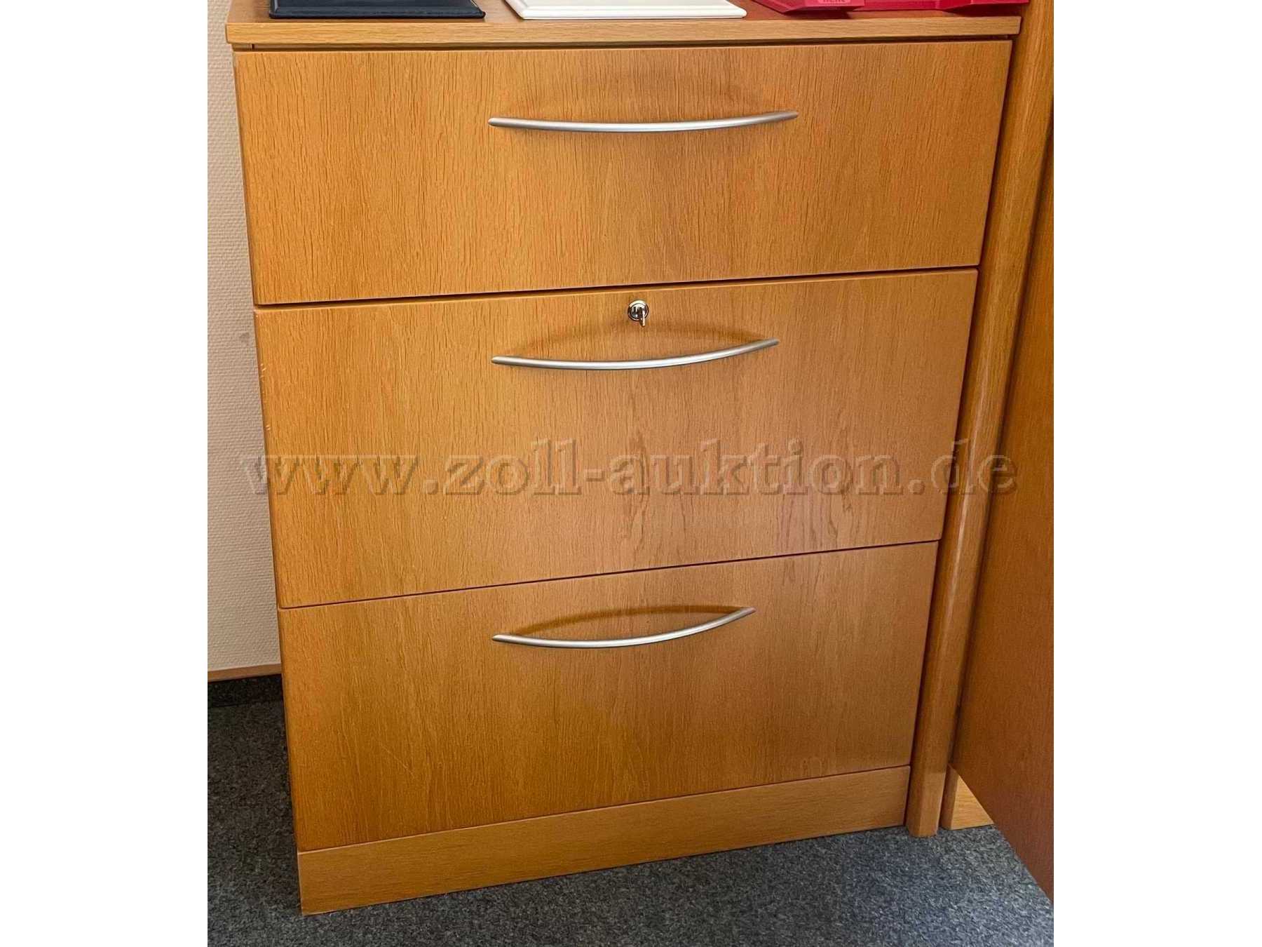 Mittelgroßer Holzschrank (Maßanfertigung)