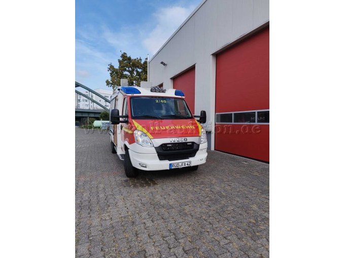 1 Mittleres Löschfahrzeug (Magirus / Iveco 70 C 15 EEV) – foto 2 – kavel bij Zoll-Auktion, Rüdesheim am Rhein