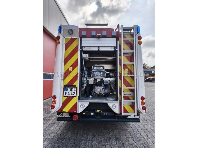 1 Mittleres Löschfahrzeug (Magirus / Iveco 70 C 15 EEV) – foto 8 – kavel bij Zoll-Auktion, Rüdesheim am Rhein