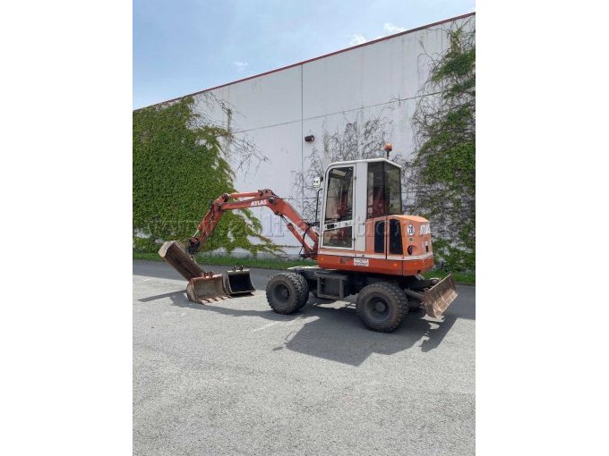 Bagger seitlich links