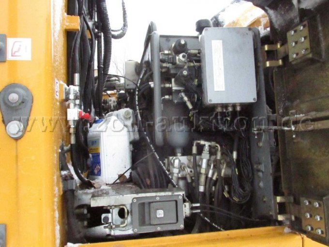 Seitenklappe links geöffnet