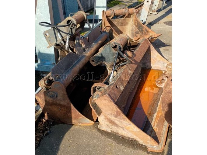 Seitlich von Links auf die Anbaugeräte