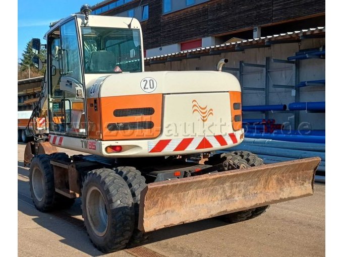 Bagger von hinten links