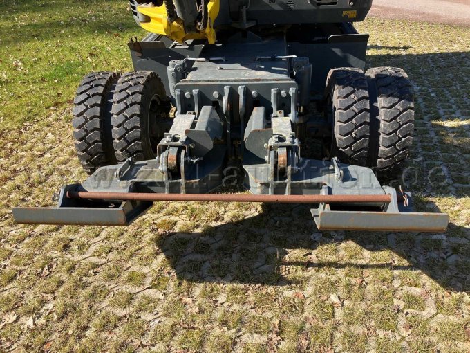 Wacker Neuson EW 65 Ansicht Pratzen vorne gesenkt