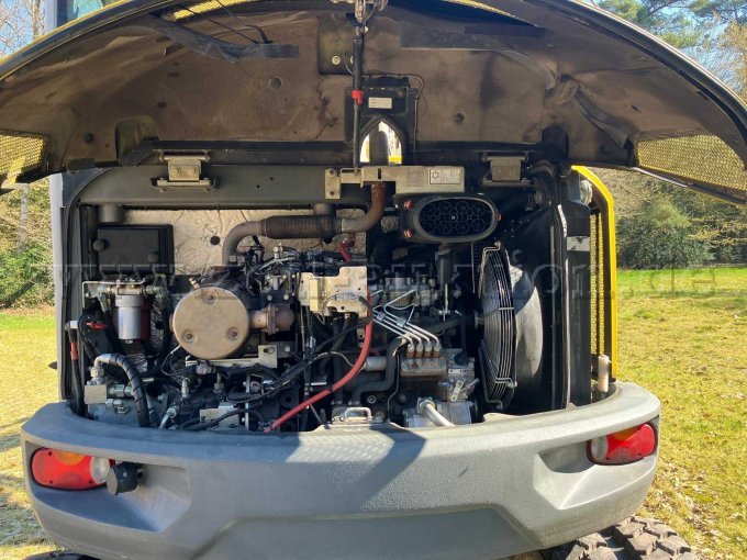 Wacker Neuson EW 65 Ansicht Motorraum mit geöffneter Klappe