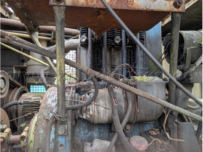 Bagger T174-2 Seitenansicht Motor