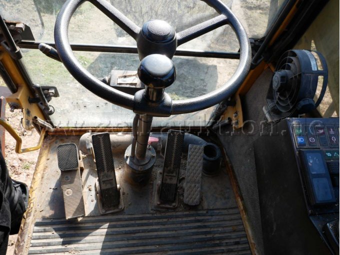 Fahrerkabine - Lenkrad, Pedale