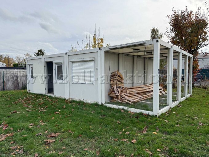 außen seitlich links