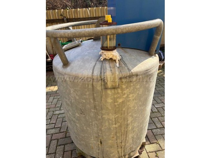 Kraftstoff-behälter mit Schauglas