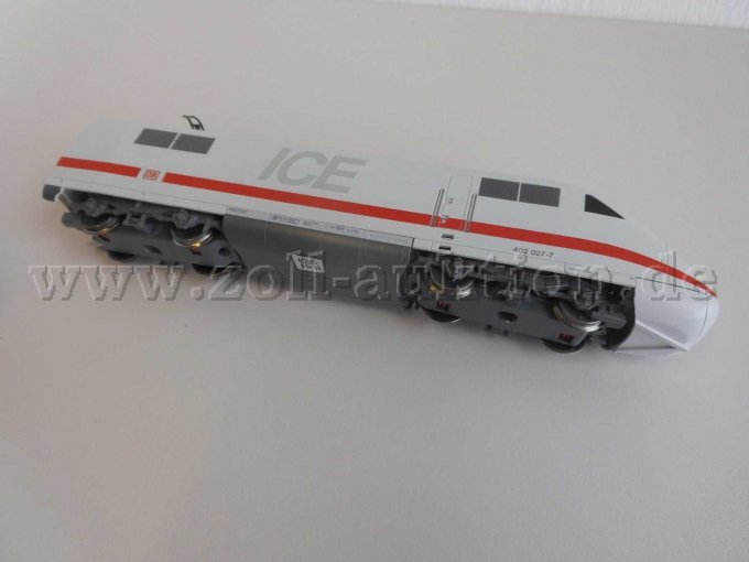 Triebwagen von unten