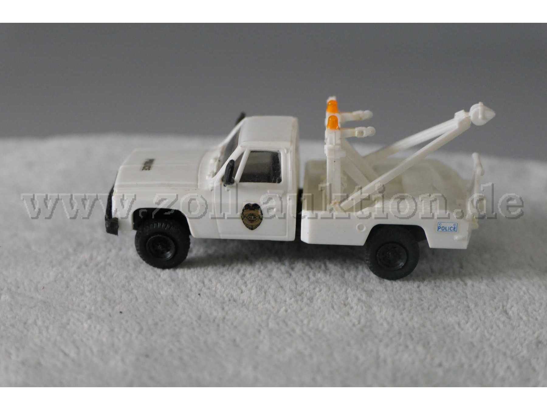 Modellauto Chevrolet Abschleppwagen von der linken Seite