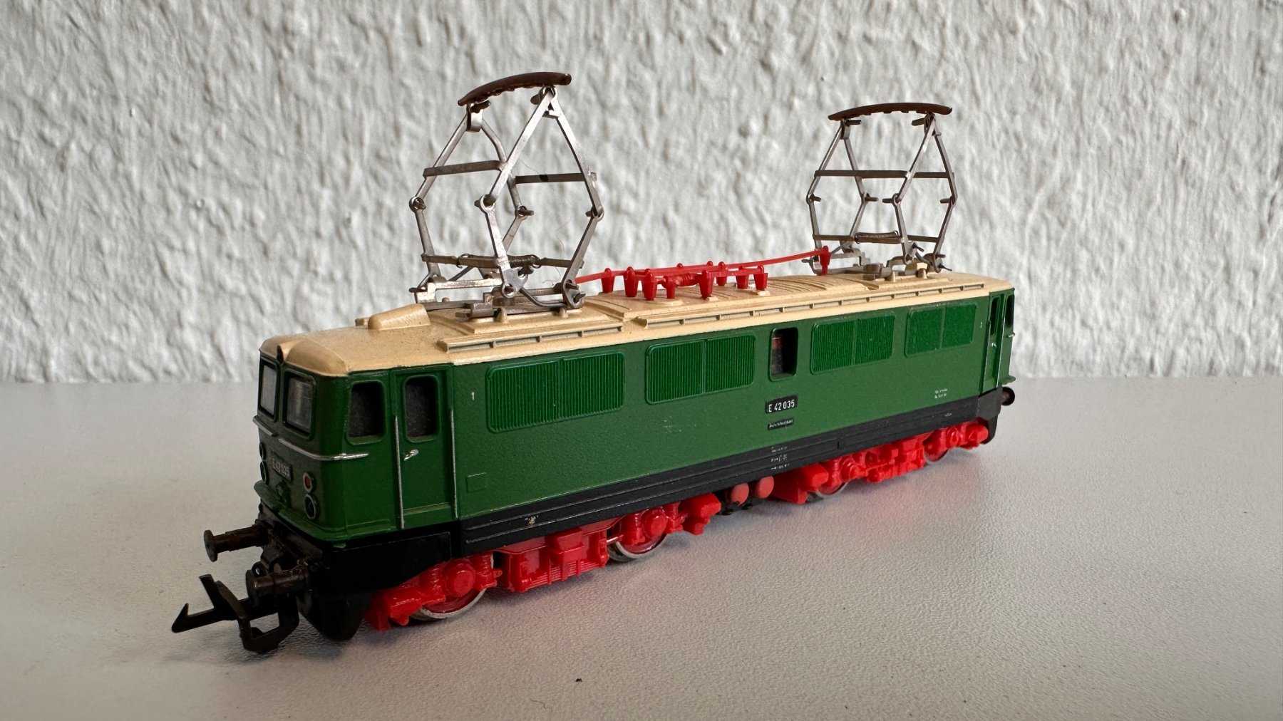 1 locomotive électrique E 42 035 DR DC TT 1:120 / SB 12mm (occasion)
