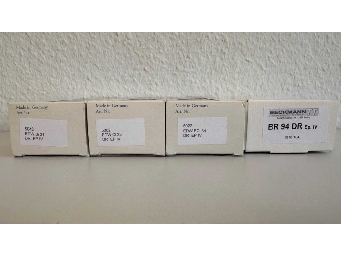 Dampflok- Personenwagen Set 4-teilig / Seitenansicht Kartons