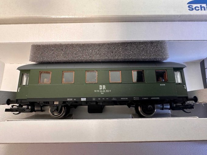 Personenwagen 50 50 24-26 552-0 im offenen Karton