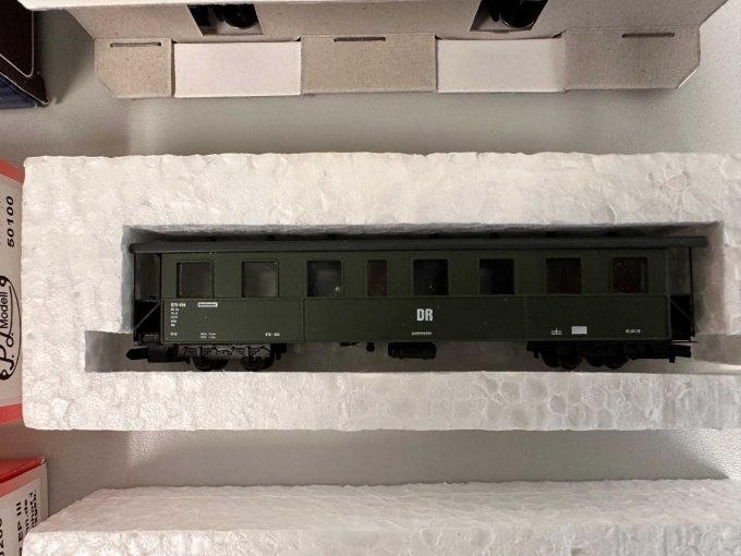 Personenwagen in Verpackung
