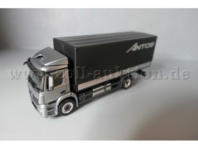 Herpa MB Antos 2542 schwarz-silber Ansicht von der linken Seite