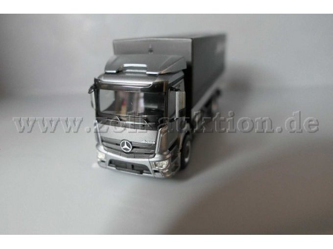 Herpa MB Antos 2542 schwarz-silber Ansicht von vorne