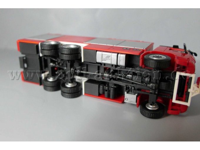 Herpa MB Arocs Tanklöschfahrzeug, 1:87 Ansicht von unten