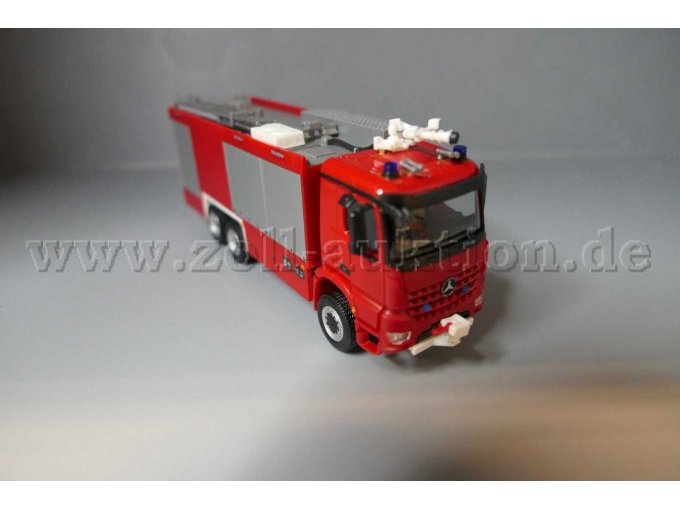Herpa MB Arocs Tanklöschfahrzeug, 1:87 Ansicht von vorne rechts