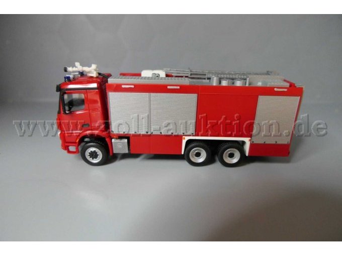 Herpa MB Arocs Tanklöschfahrzeug, 1:87 Ansicht von der Seite