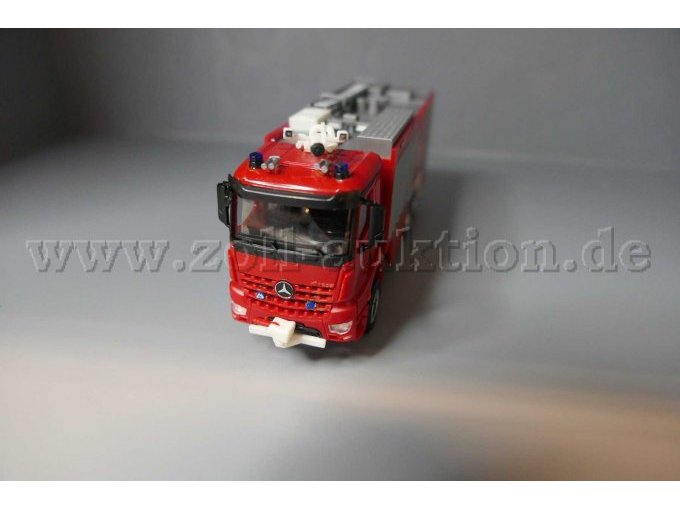 Herpa MB Arocs Tanklöschfahrzeug, 1:87 Ansicht von vorne