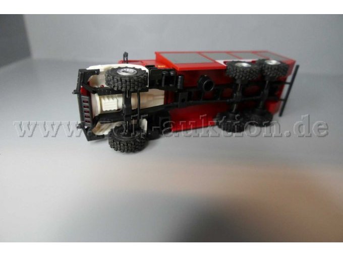 Herpa MB Zetros 6x6 Feuerwehr, 1:87 Ansicht von unten