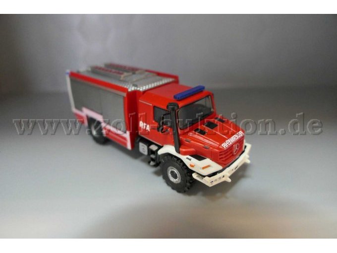 Herpa, MB Cursor 5010 Feuerwehr, 1:87 Ansicht von vorne rechts
