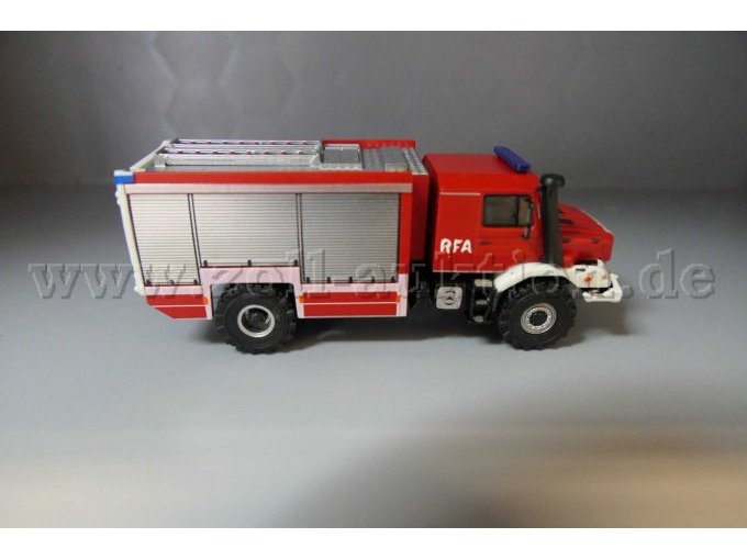 Herpa, MB Cursor 5010 Feuerwehr, 1:87 Ansicht von der Seite