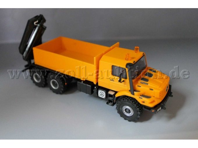 Herpa, MB Zetros 3-Achs Pritsche LKW mit Ladekran, 1:87 Ansicht von vorne rechts