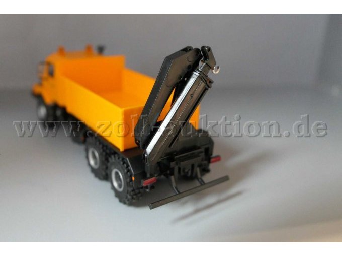 Herpa, MB Zetros 3-Achs Pritsche LKW mit Ladekran, 1:87 Ansicht von hinten