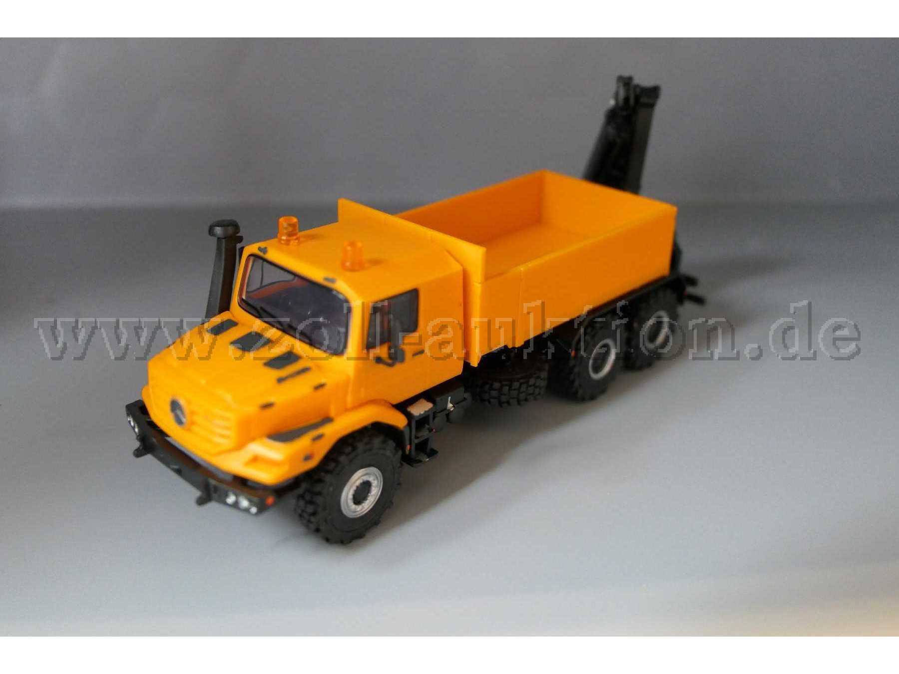 Herpa, MB Zetros 3-Achs Pritsche LKW mit Ladekran, 1:87 Ansicht von vorne links