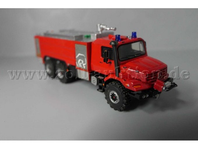 Modellfahrzeug von Herpa, Mercedes Benz Cursor 5010 Tanklöschfahrzeug, 1:87 Ansicht von der Seite