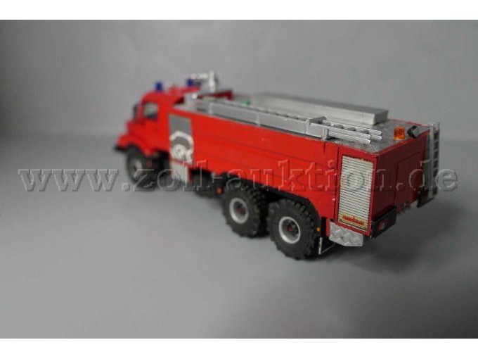 Modellfahrzeug von Herpa, Mercedes Benz Cursor 5010 Tanklöschfahrzeug, 1:87 Ansicht von der Seite