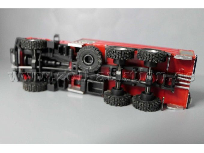 Modellfahrzeug von Herpa, Mercedes Benz Cursor 5010 Tanklöschfahrzeug, 1:87 Ansicht von unten