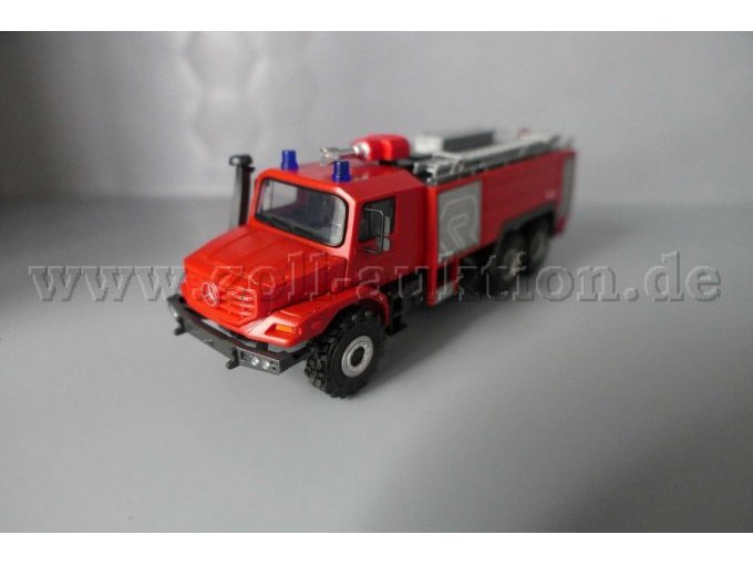 Modellfahrzeug von Herpa, Mercedes Benz Cursor 5010 Zetros 6x6 Ziegler, 1:87 Ansicht von der Seite