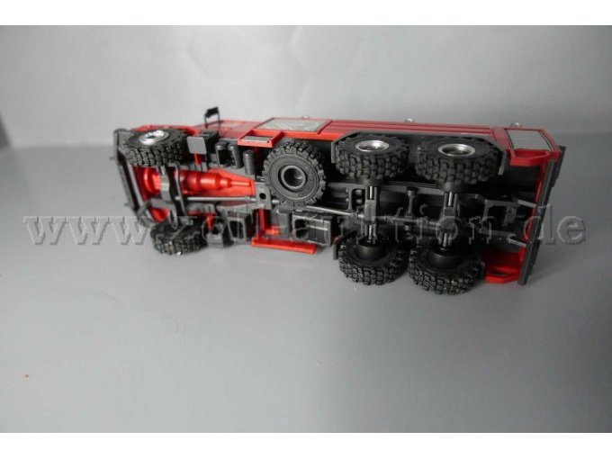 Modellfahrzeug von Herpa, Mercedes Benz Cursor 5010 Zetros 6x6 Ziegler, 1:87 Ansicht von unten