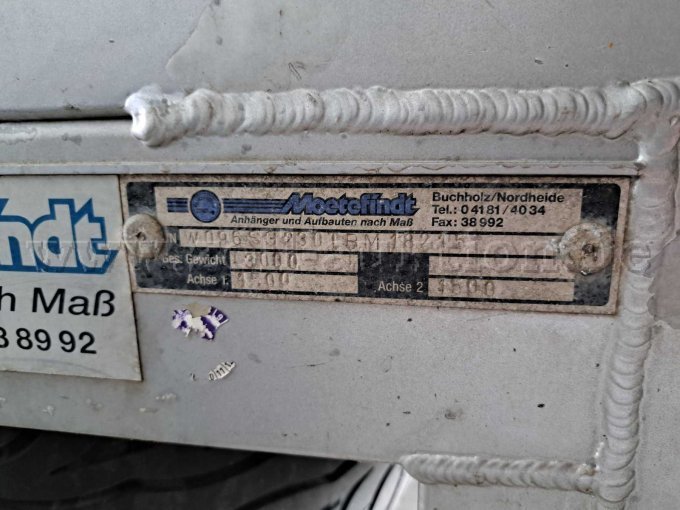 Schild mit Herstellerangaben und Technischen Daten