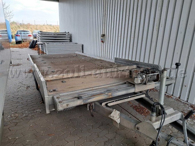 vorn/seitlich rechts