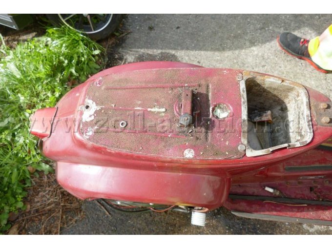 1 Moped Piaggio Vespa 50 Baujahr 1967 / Bastlerfahrzeug – foto 8 – kavel bij Zoll-Auktion, Wandlitz
