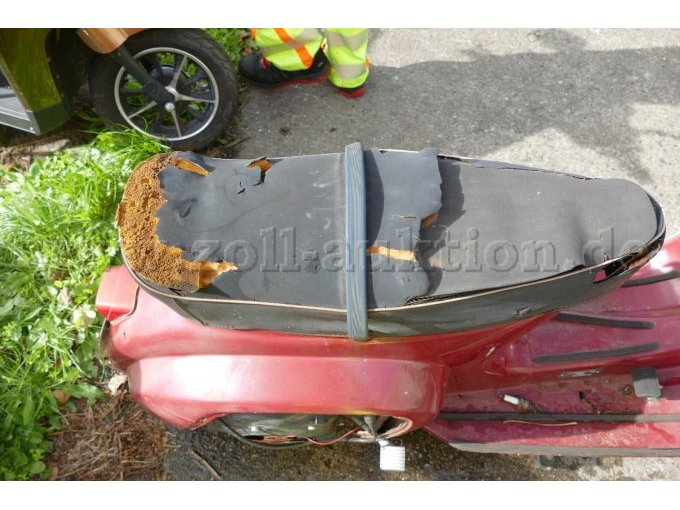 1 Moped Piaggio Vespa 50 Baujahr 1967 / Bastlerfahrzeug – foto 7 – kavel bij Zoll-Auktion, Wandlitz