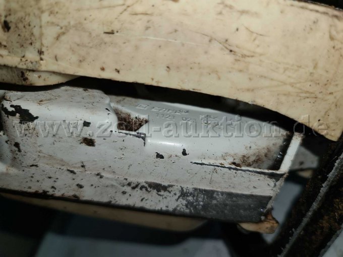 Ansicht Seriennummer unter dem Gerät