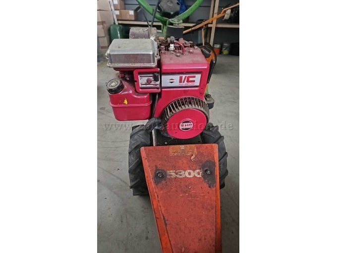Einachsmotorgerät Agria 5300 mit Schneeräumschild Vorderansicht Motor