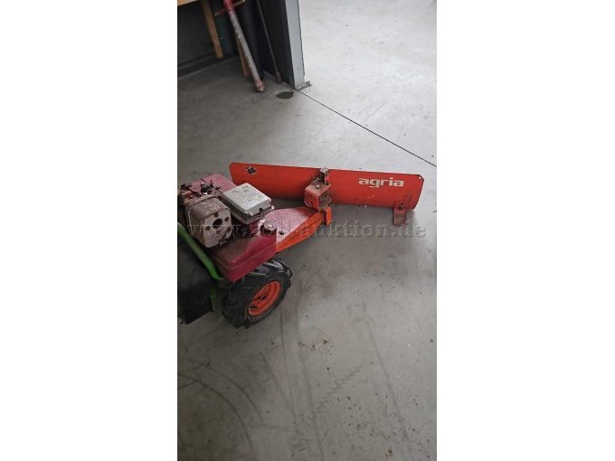 Einachsmotorgerät Agria 5300 mit Schneeräumschild Seitenansicht