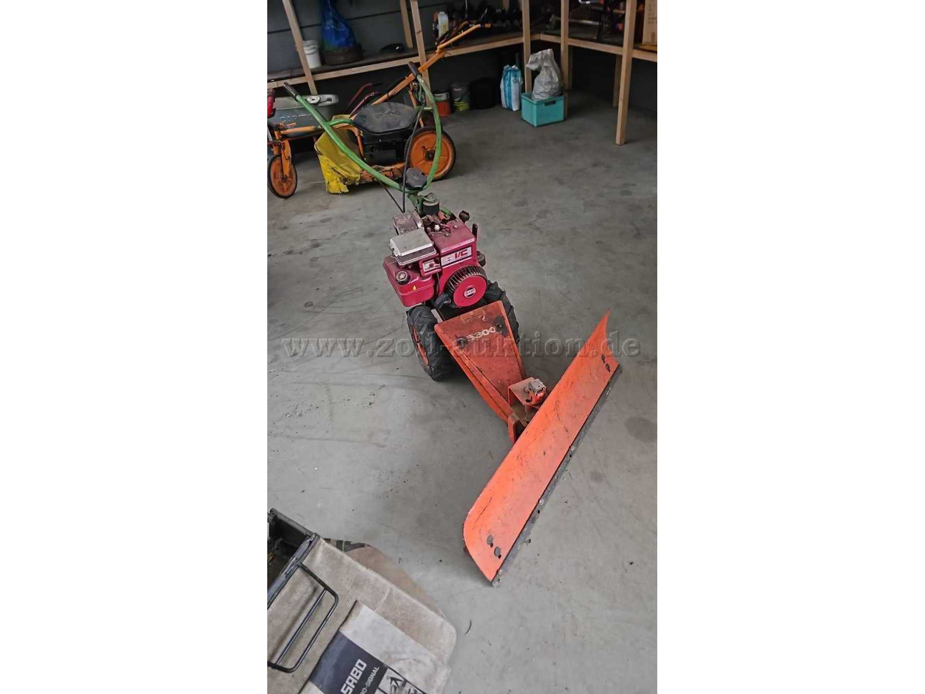 Einachsmotorgerät Agria 5300 mit Schneeräumschild Vorderansicht