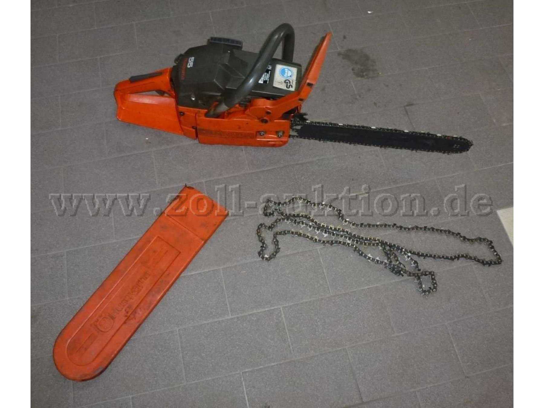 Husqvarna Motorkettensäge 55 mit Schwertabdeckung und 2 Ersatzketten