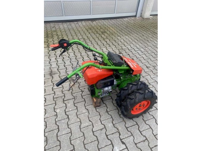 Motormäher Seitenansicht