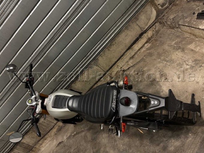 Ansicht von hinten mit Sattel